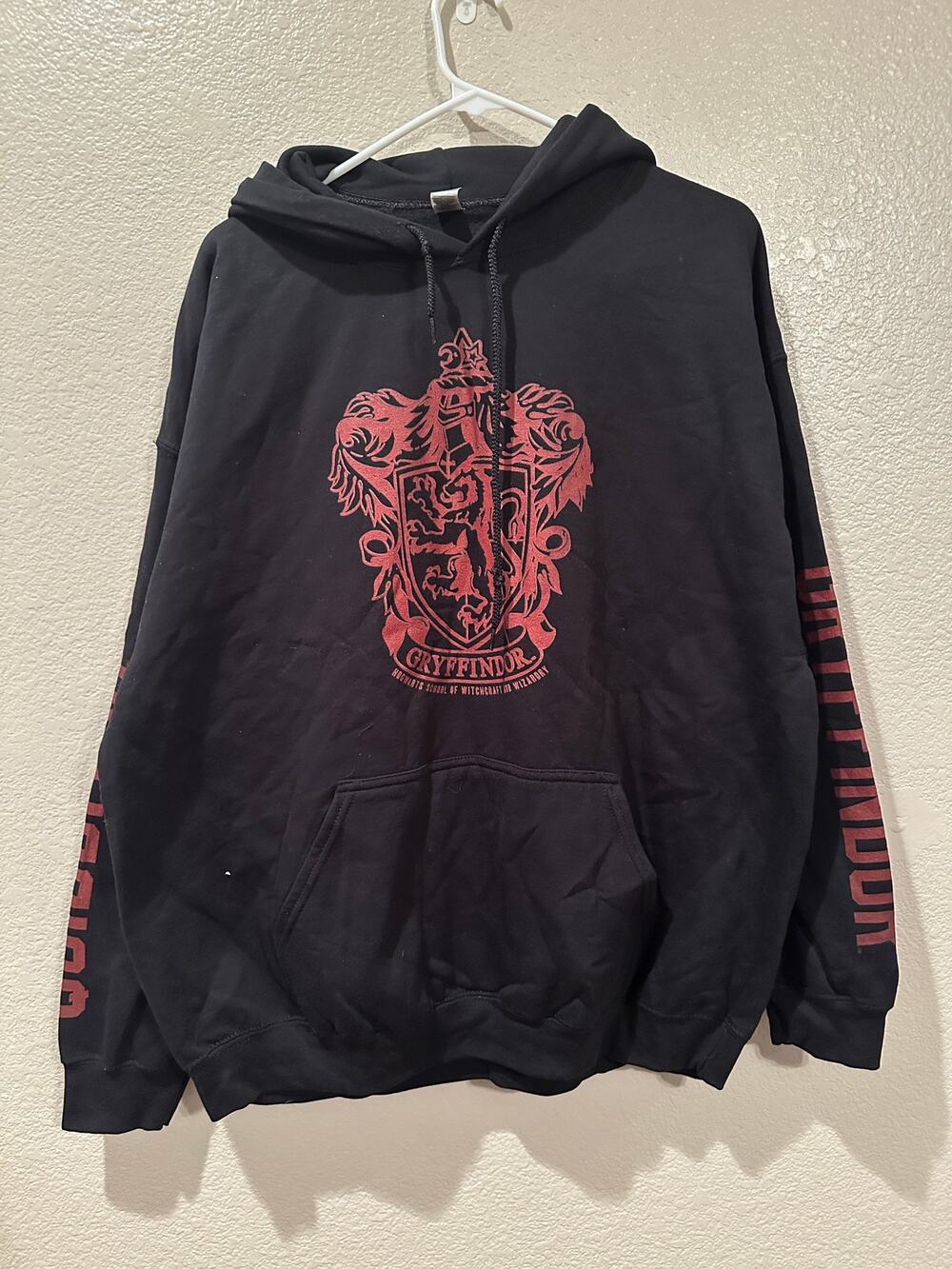 NWOT Harry Potter Hogwarts Gryffindor Quidditch Black and Red Hoodie XL
